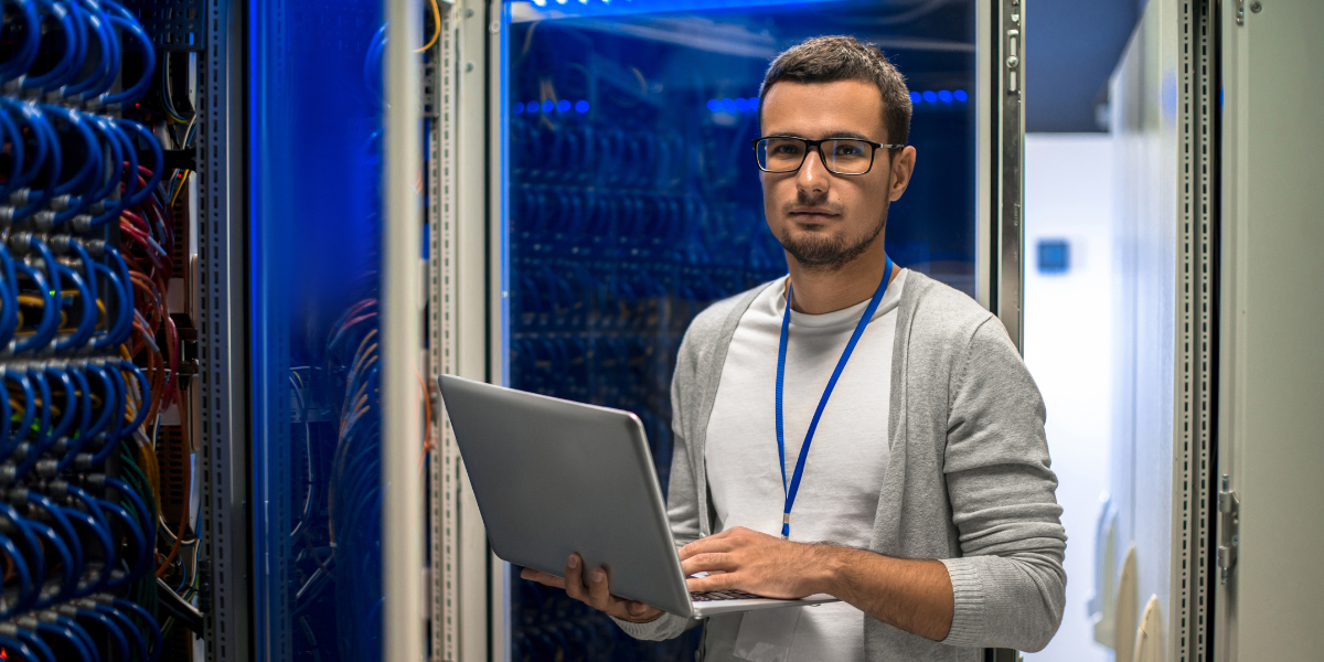 فرص عمل لمهندس شبكات في دبي للخريجين الجدد براتب 7000 درهم
